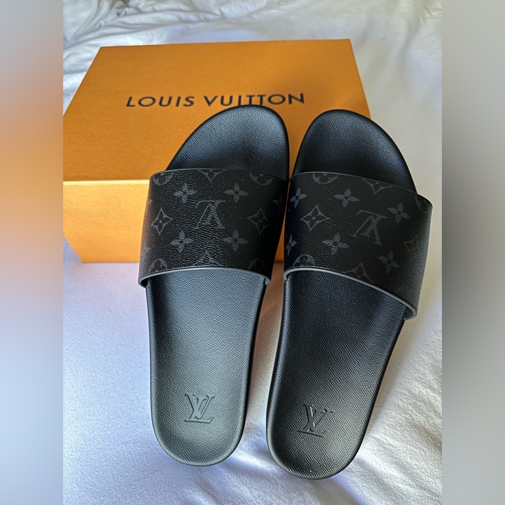 BRAND NEW Men’s LV Waterfront Mule Slides